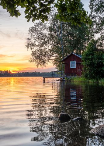 Rotes Haus am See in Schweden