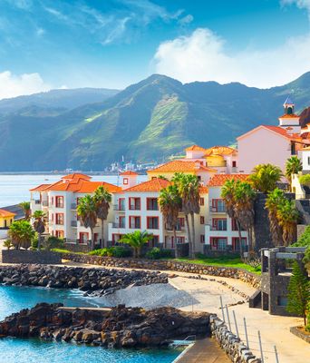 Kleines Dorf auf der Insel Madeira