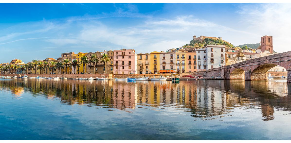 Bunte Häuser in Bosa auf Sardinien