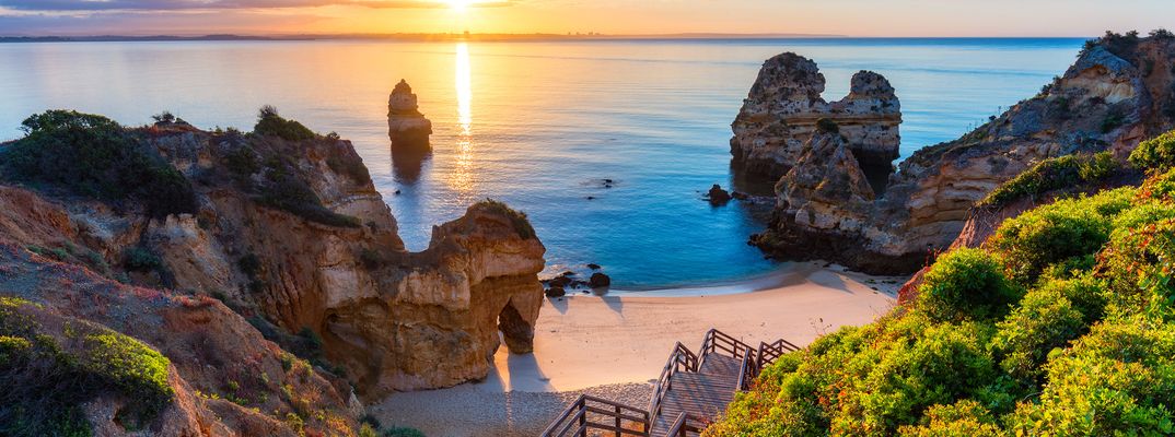 Sonnenuntergang am Strand von Portugal