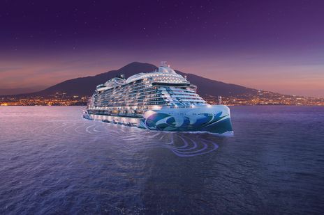 Norwegian Viva bei Nacht