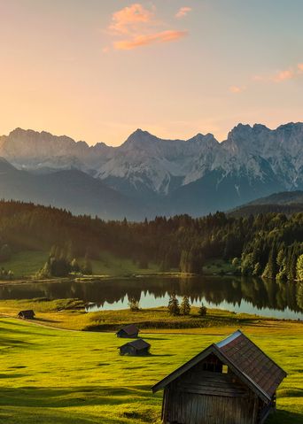 Bergkulisse Sonnenaufgang in Garmisch Partenkirchen