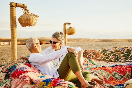 Paar in der Sahara Wüste 