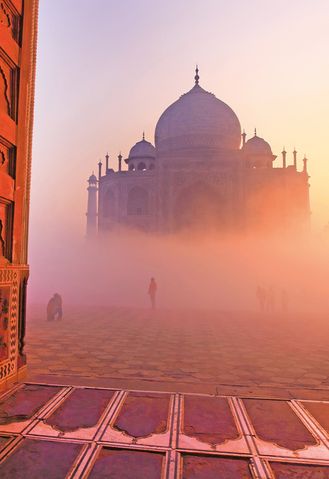 Agra Taj Mahl im Nebel