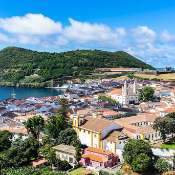Stadt auf der Insel Terceira