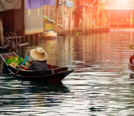 Boot auf dem schwimmenden Markt, Thailand
