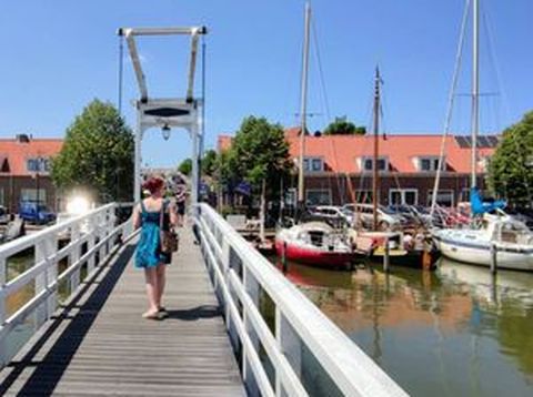 Berge & Meer-Mitarbeiter und Chronistin Ulla in Nordholland