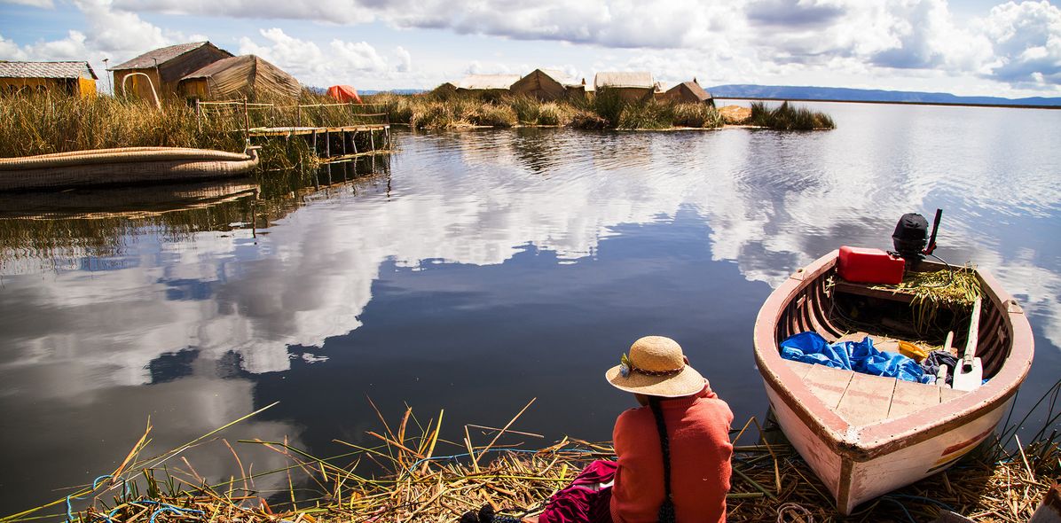 Frau am Titicacasee in Peru