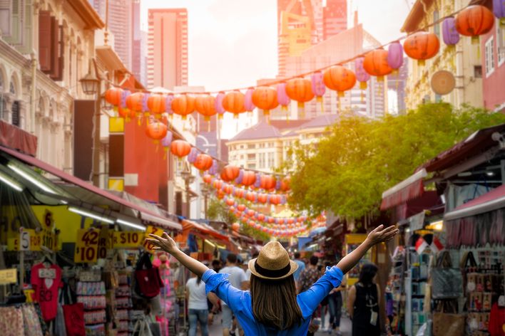 Frau in China-Town in Singapur
