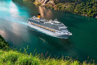 Ein Schiff von Costa in Norwegen