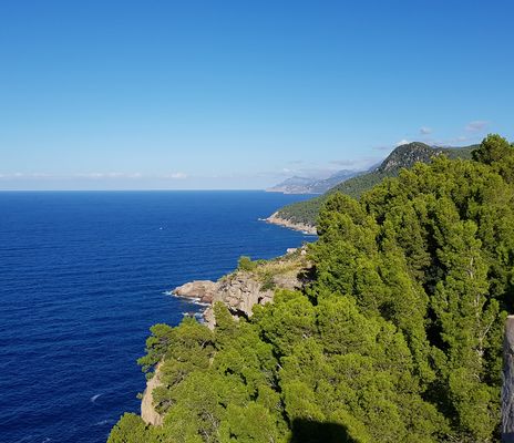 Küste am Tramuntana-Gebirge auf Mallorca