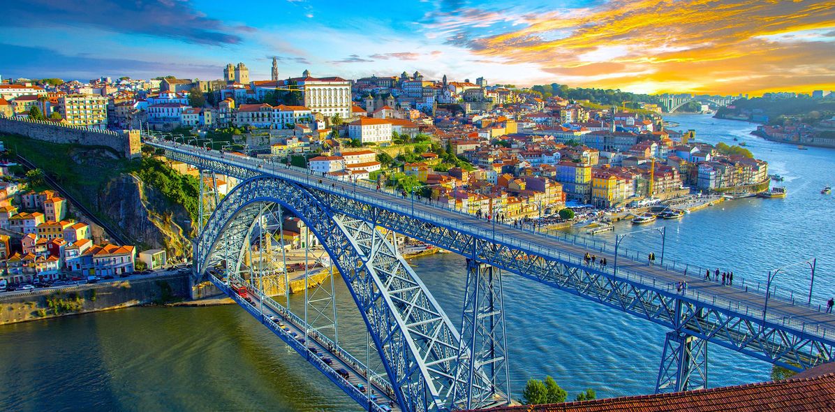 Blick auf Porto Brücke