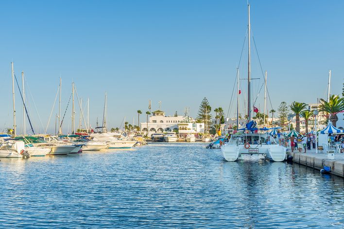 Hafen und Boote in Tunesien