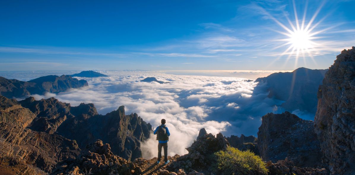 Mann beim Wandern auf La Palma