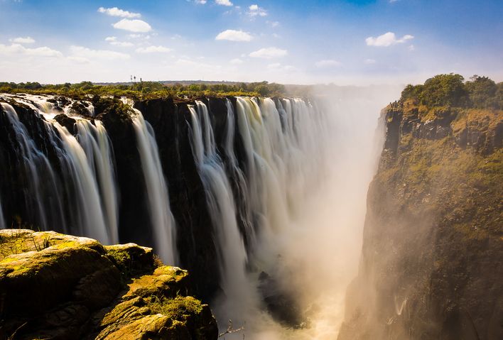 Blick auf die Schlucht der Viktoriafälle in Simbabwe in Afrika