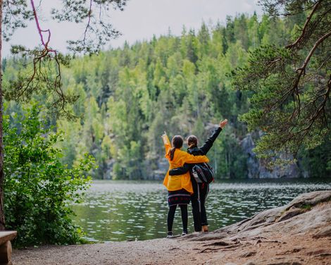 Mit der Bahn durch Städte voller Design und Weite
