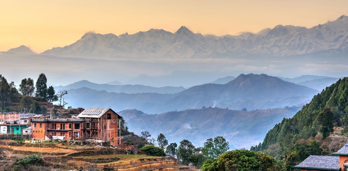 Sonnenaufgang in einem Dorf in Nepal