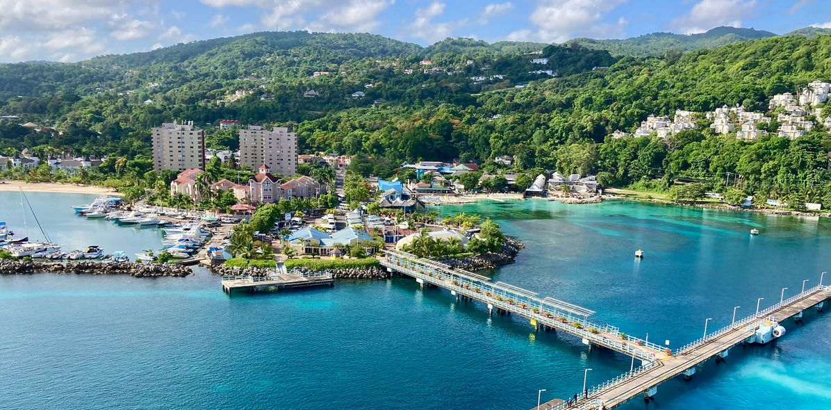 Blick auf Ocho Rios auf Jamaika