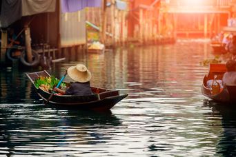 Schwimmender Markt in Thailand