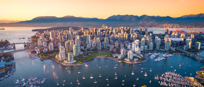 Skyline von Vancouver bei Sonnenuntergang 