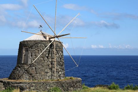 Windmühle auf der Insel Corvo