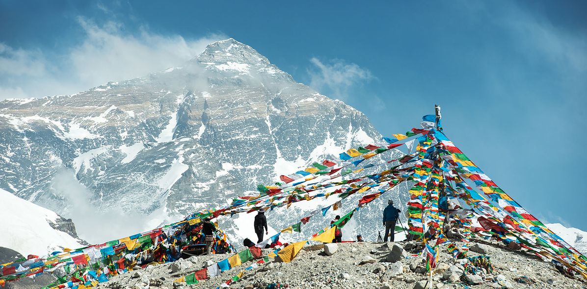 Bunte Fahnen auf dem Mount Everest