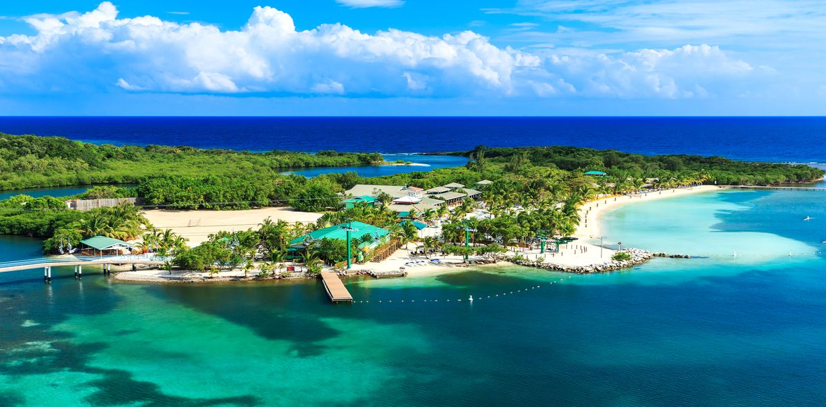 Stadtstrand von Roatan in Honduras