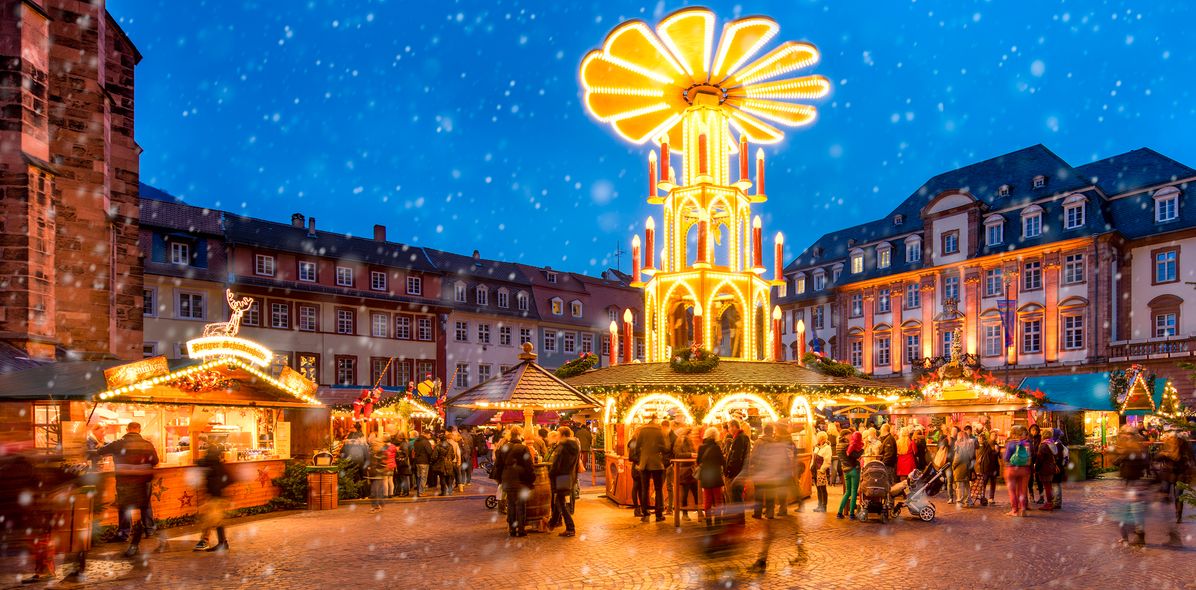 Weihnachtsmarkt in einer deutschen Stadt