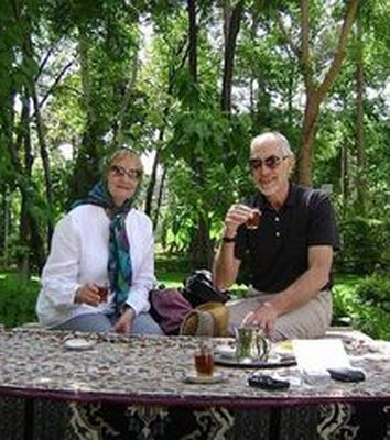 Chronisten Sybille und Ernst machen Rast in einem Park auf ihrer Kroatien-Reise