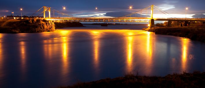 Selfoss bei Nacht