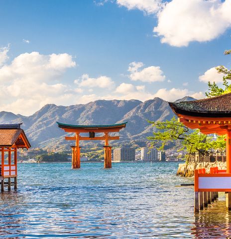 Miyajima Tempel in Japan - blick auf den See und Landschaft.jpg