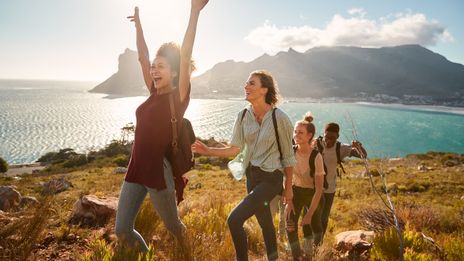 Gruppe von Menschen beim Wandern