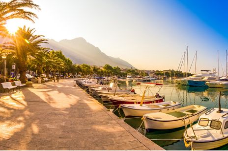 Boote in der Stadt Baska Voda in Kroatien