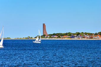 Blick auf das Marine-Ehrenmal in Laboe bei Kiel