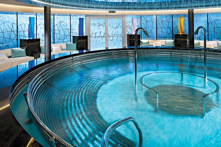Schwimmbad auf der MS Koningsdam