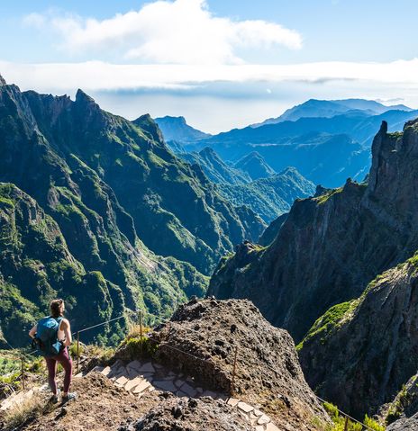 Frau am Pico Ruivo auf Madeira