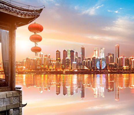 Skyline von Chongqing mit Hochhäusern am Jangtse-Fluss