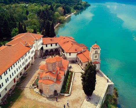 Flexible Mietwagen-Rundreise ab/an Tirana: Balkans Seezauber & Bergmomente