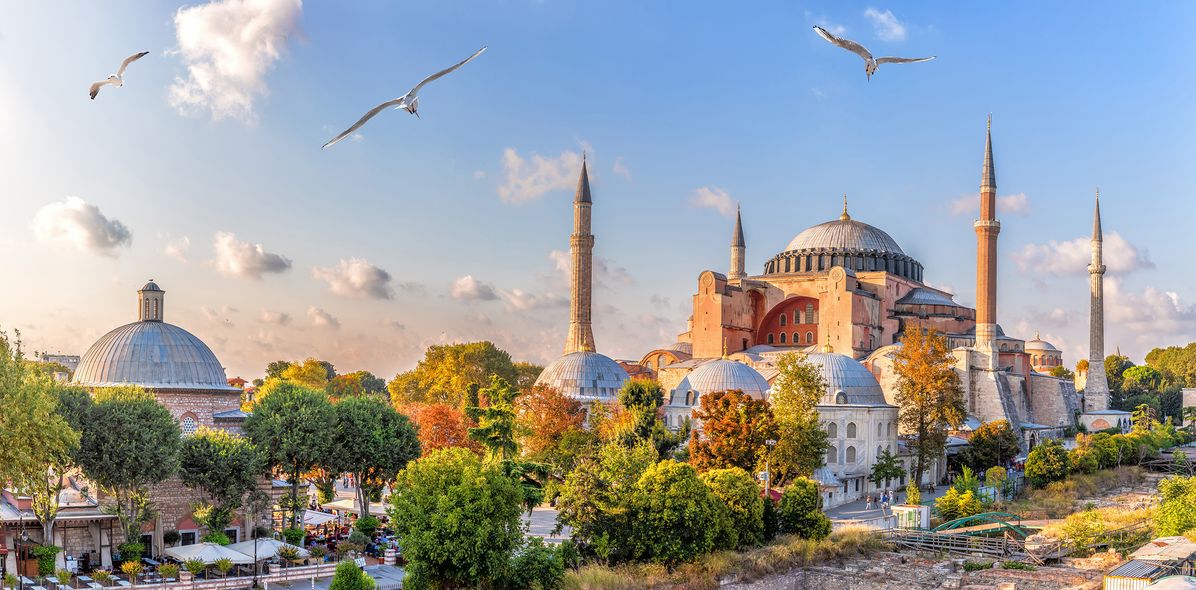 Hagia Sophia mit Bäumen
