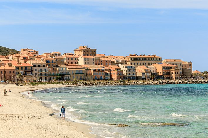 Strand von Llle Rousse auf Korsika