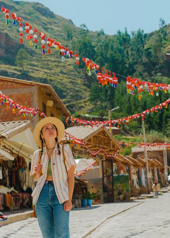 Frau unterwegs in Peru