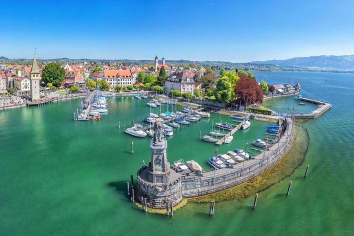 Luftaufnahme vom Hafen in Lindau am Bodensee