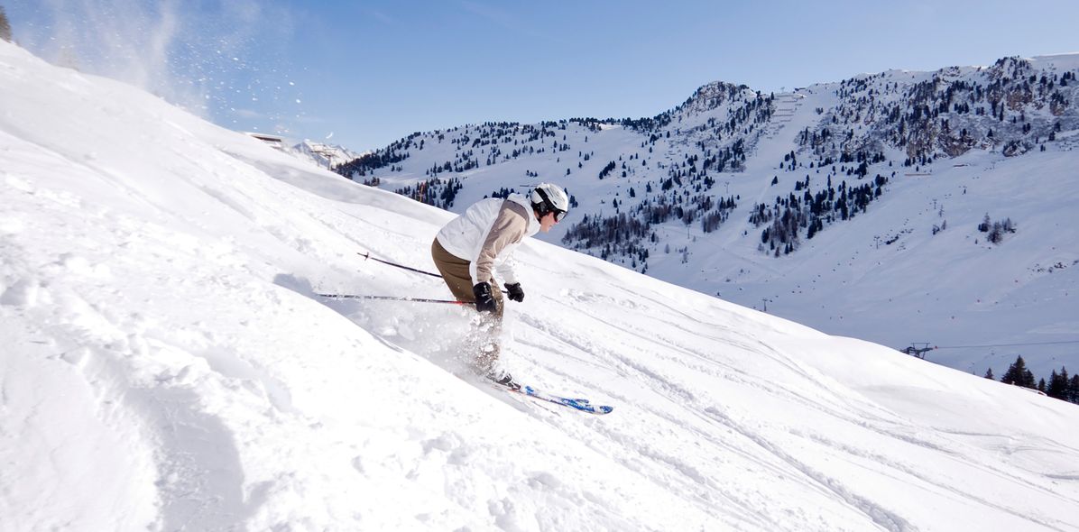 Skifahrer bei der Abfahrt