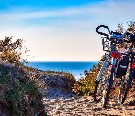 Fahrräder am Ostsee-Strand