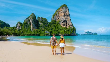 Paar am Strand in Thailand