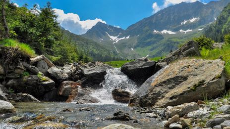 Wasserfall in den Bergen Rumäniens