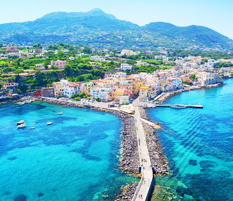 Luftaufnahme von Stadt auf Ischia