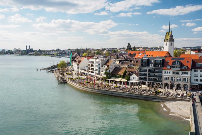 Blick auf die Stadt Friedrichshafen am Bodensee