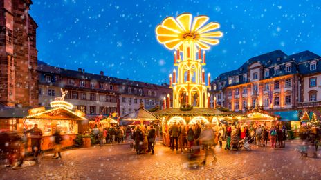 Weihnachtsmarkt am Abend 