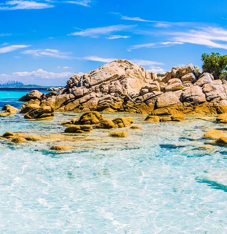 Meer und Felsen in Sardinien